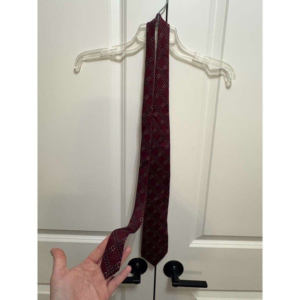 VTG Bert Pulitzer Silk Tie Burgundy Geometric Chain Link Pattern Made In USA